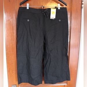 NWT Marks & Spencer capri shorts